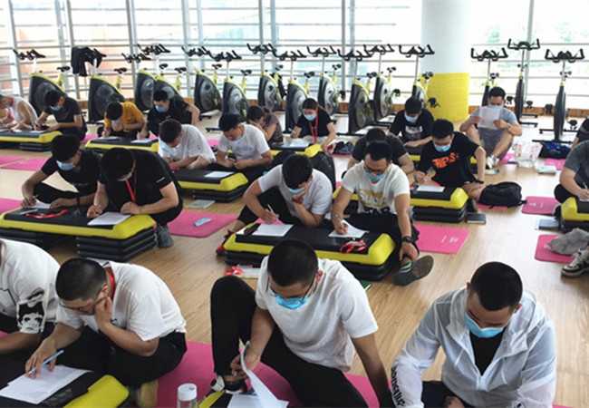 郑州有健身教练培训学校吗